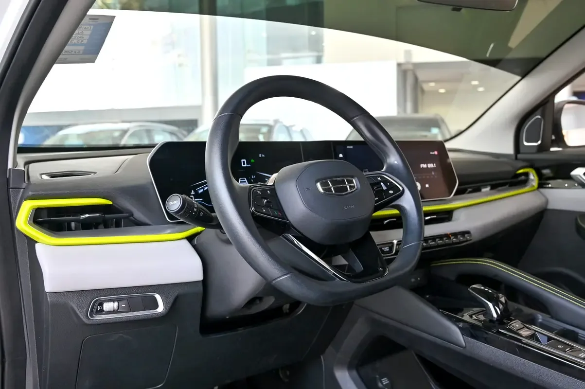 Geely Coolray 1.5 AMT (147 حصان) - 12