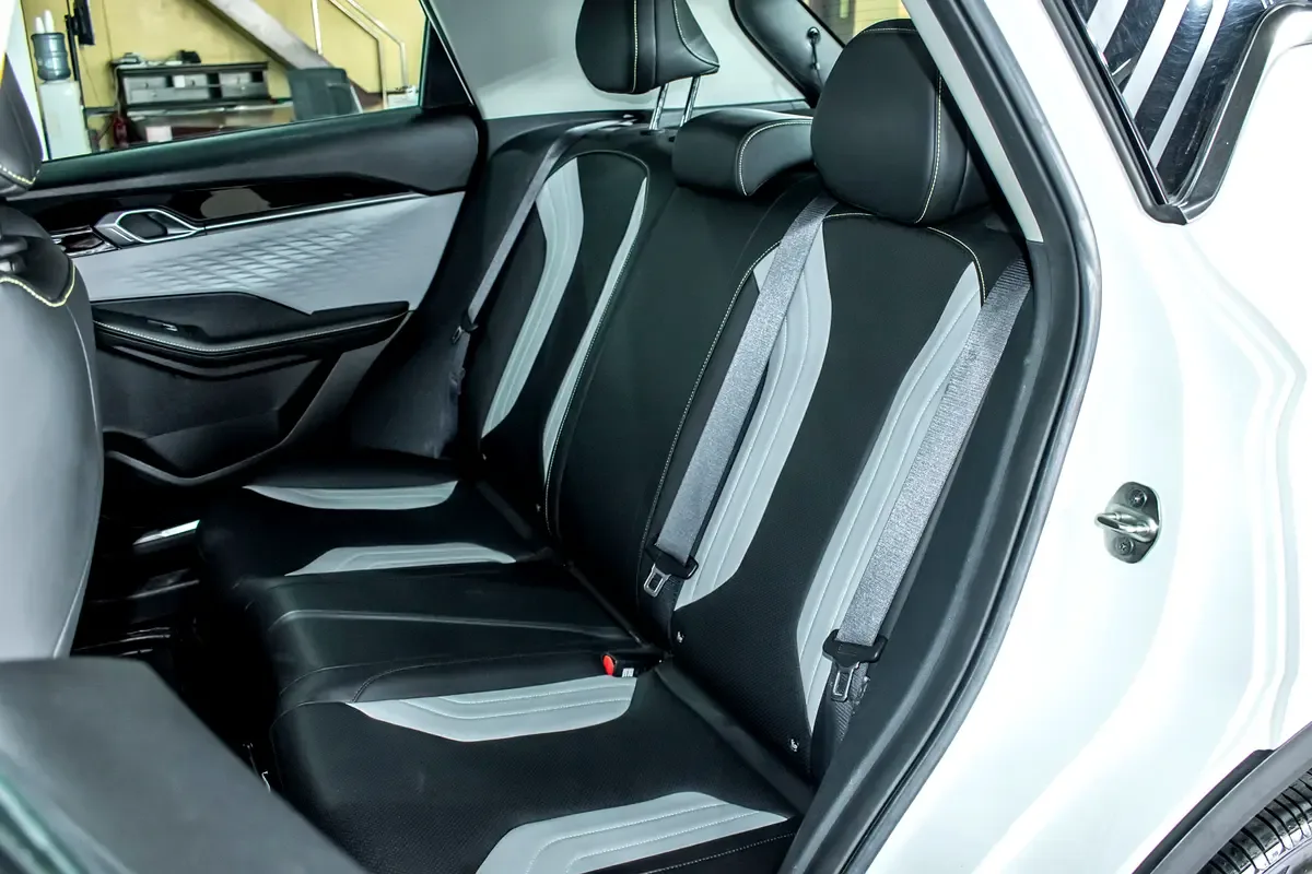 Geely Coolray 1.5 AMT (147 حصان) - 16