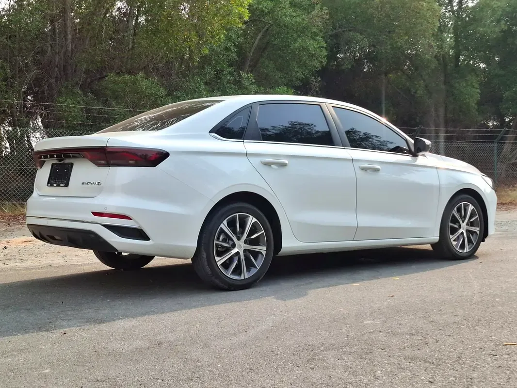 Geely Emgrand 1.5 AMT (181 حصان) - 7