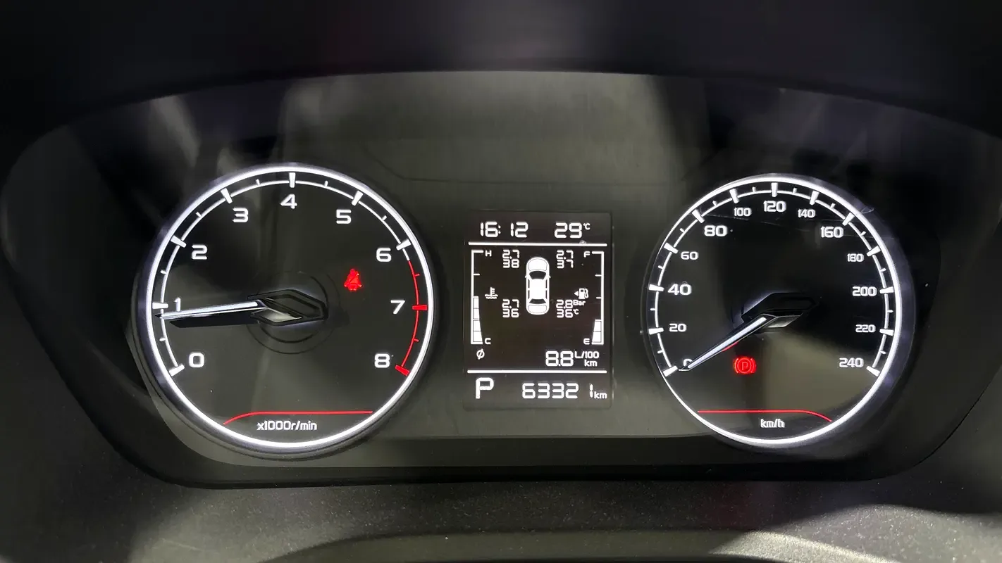 Geely Emgrand 1.5 AMT (181 حصان) - 9