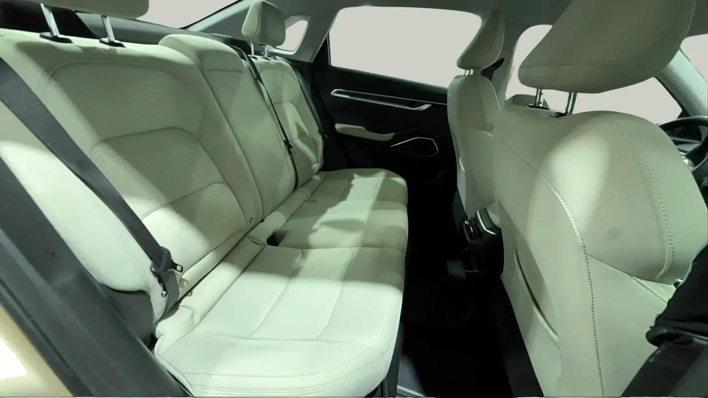 Geely Emgrand 1.5 AMT (181 حصان) - 10