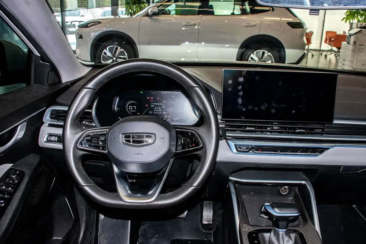 Geely Emgrand 1.5 AMT (181 hp) - 11