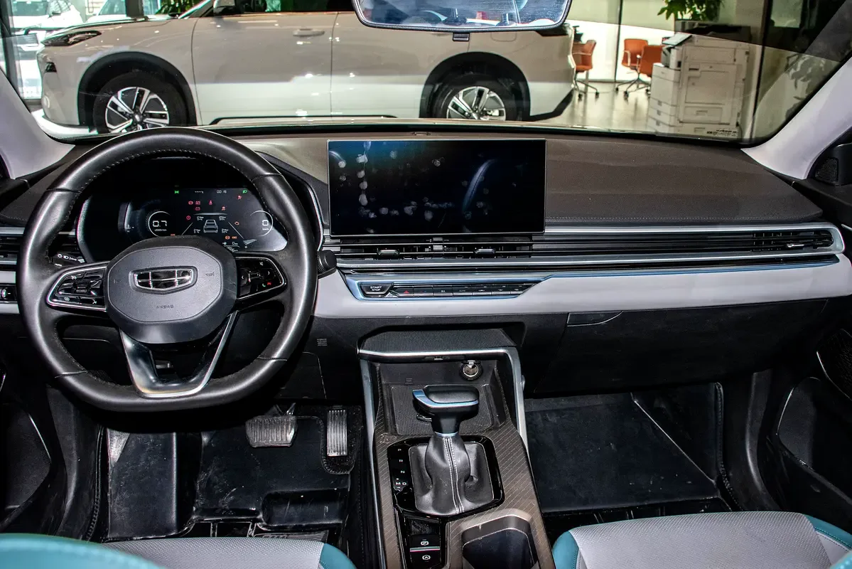 Geely Emgrand 1.5 AMT (181 hp) - 10