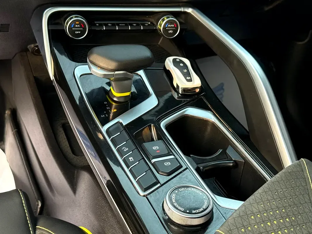 Geely Tugella 2.0 AT 4WD (238 hp) - 15