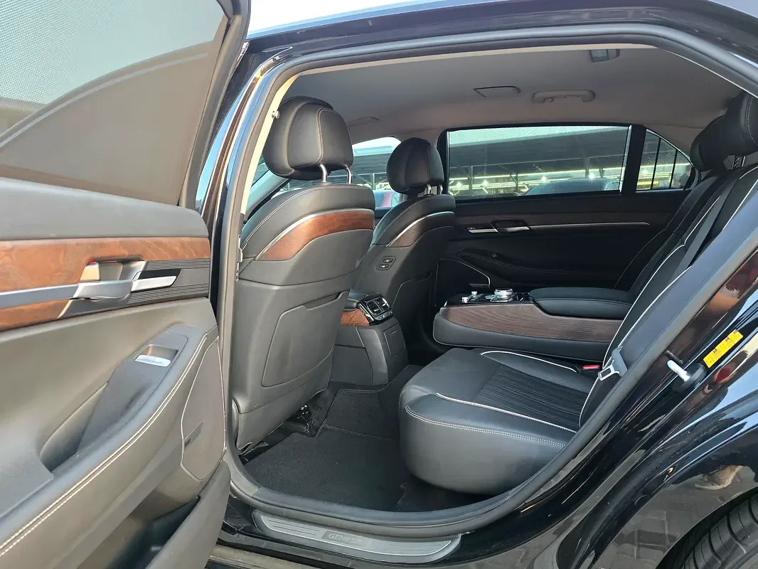 Genesis G90 3.5 AT 4WD (380 hp) - 15