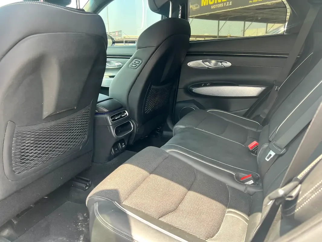 Genesis GV70 2.5 AT (304 hp) - 8
