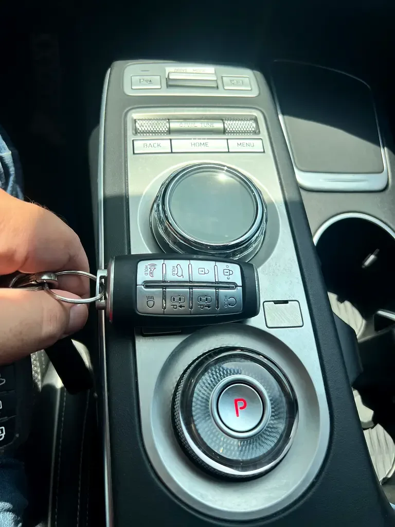 Genesis GV70 2.5 AT (304 hp) - 18