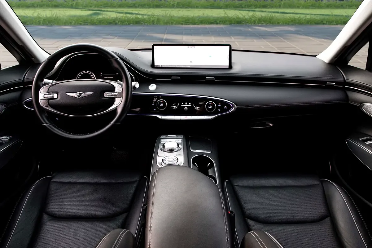 Genesis GV70 2.5 AT (304 hp) - 8