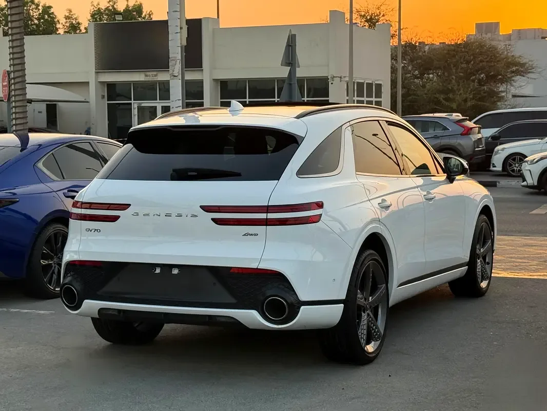 Genesis GV70 2.5 AT 4WD (304 حصان) - 4