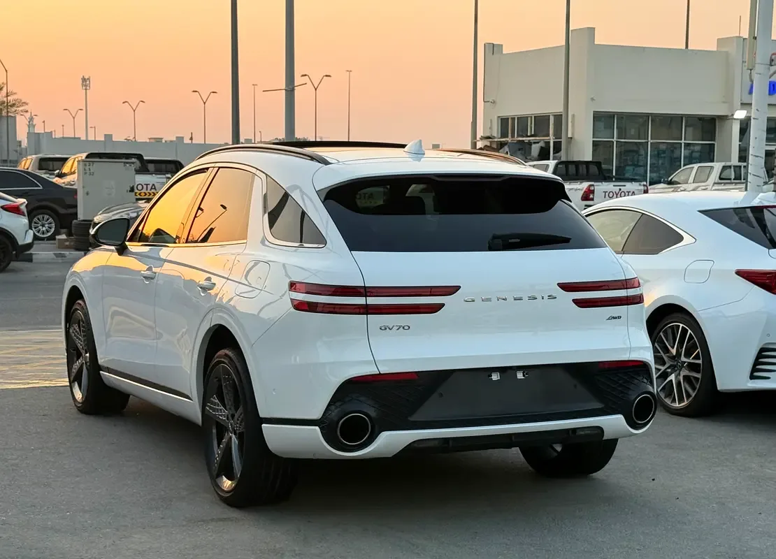 Genesis GV70 2.5 AT 4WD (304 حصان) - 6