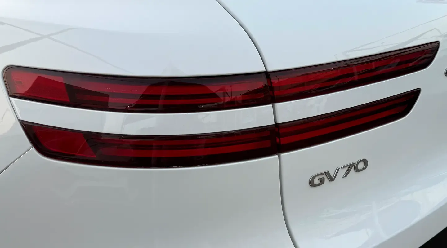 Genesis GV70 2.5 AT 4WD (304 حصان) - 17