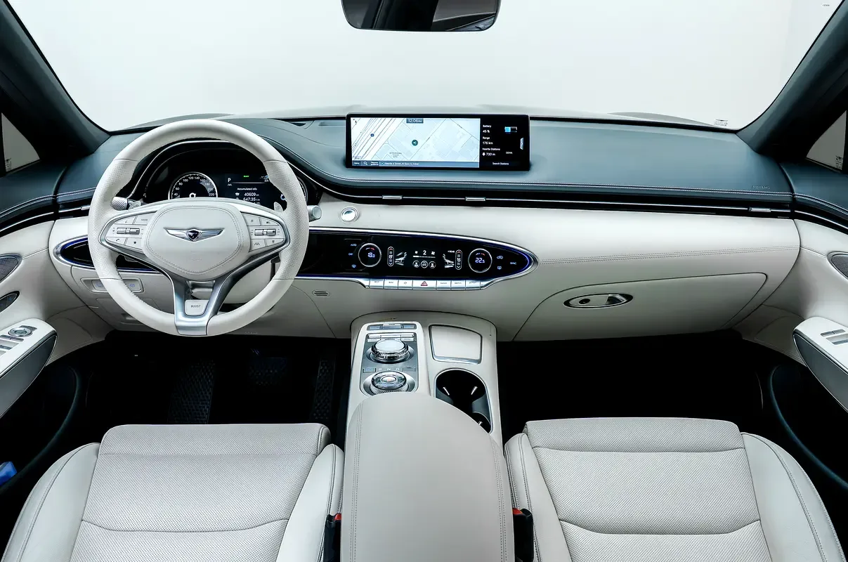 Genesis GV70 2.5 AT RWD (304 hp) - 11