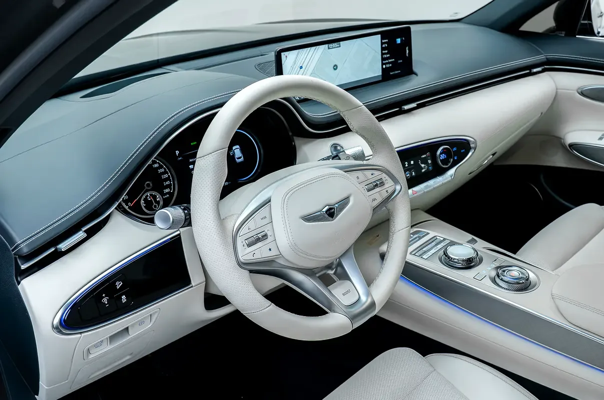 Genesis GV70 2.5 AT RWD (304 hp) - 12