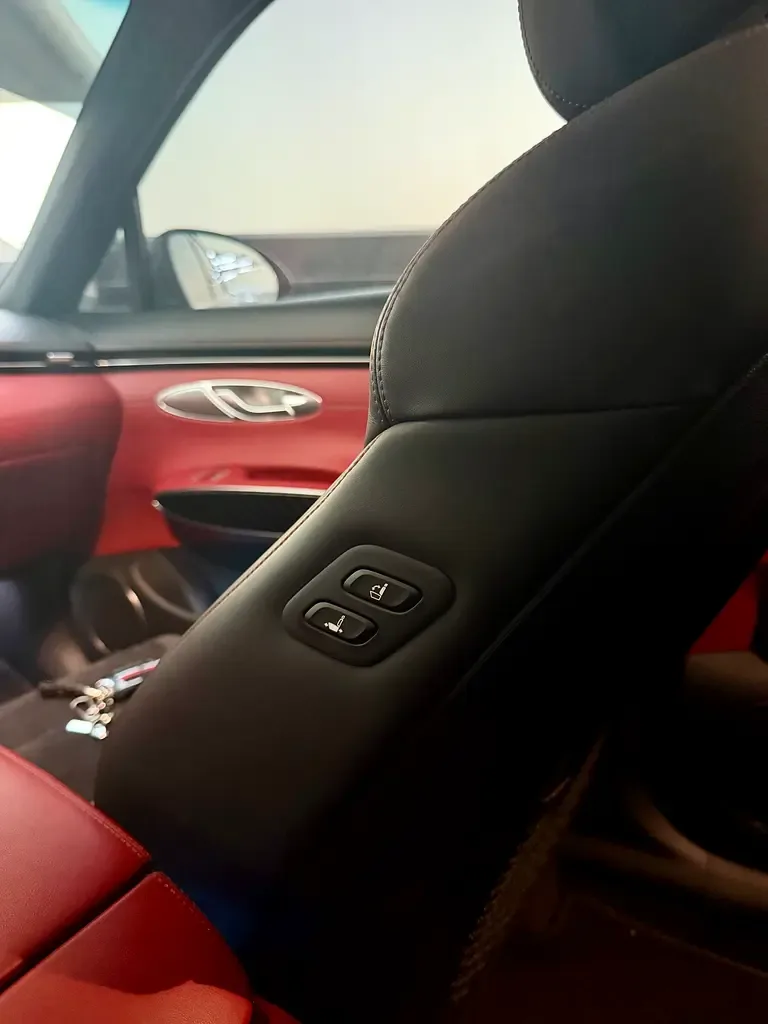 Genesis GV70 3.5 AT 4WD (379 hp) - 10