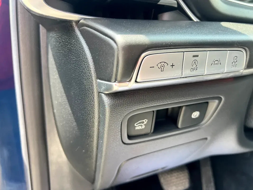 Genesis GV80 2.5 AT 4WD (304 hp) - 11
