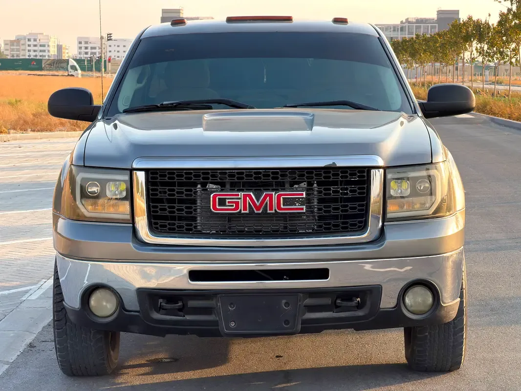 GMC Sierra 8.1 AT LWB 2WD (340 حصان) - 2