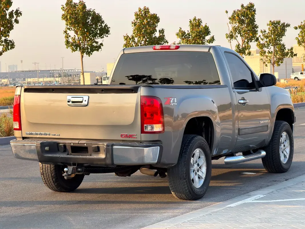 GMC Sierra 8.1 AT LWB 2WD (340 حصان) - 4