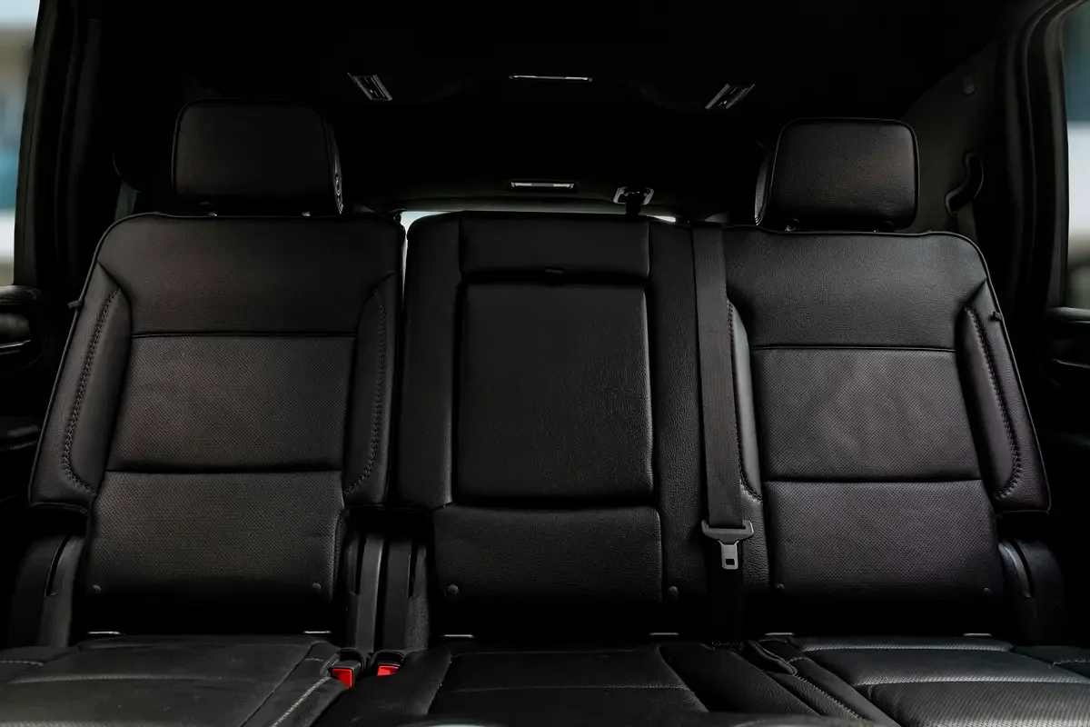 GMC Yukon 5.3 AT RWD (360 حصان) - 12