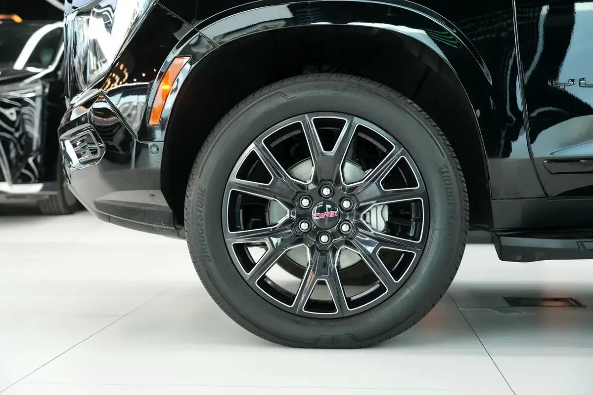 GMC Yukon 6.2 AT (420 حصان) - 6