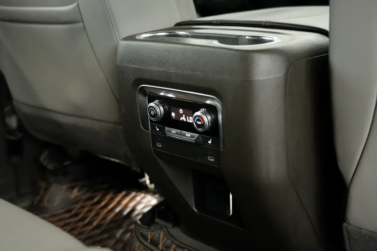 GMC Yukon 6.2 AT (420 حصان) - 15