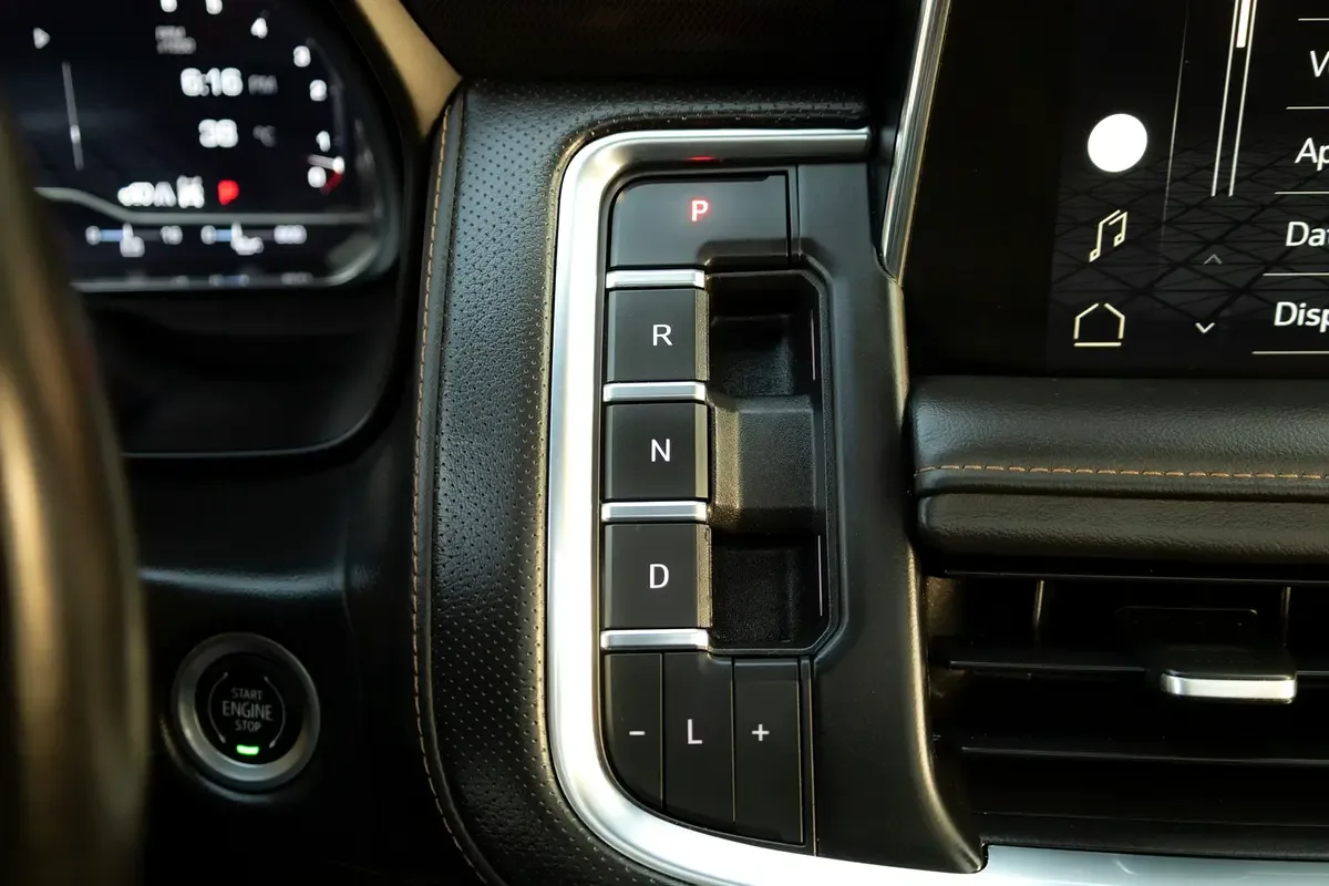 GMC Yukon 6.2 AT AWD (426 حصان) - 17