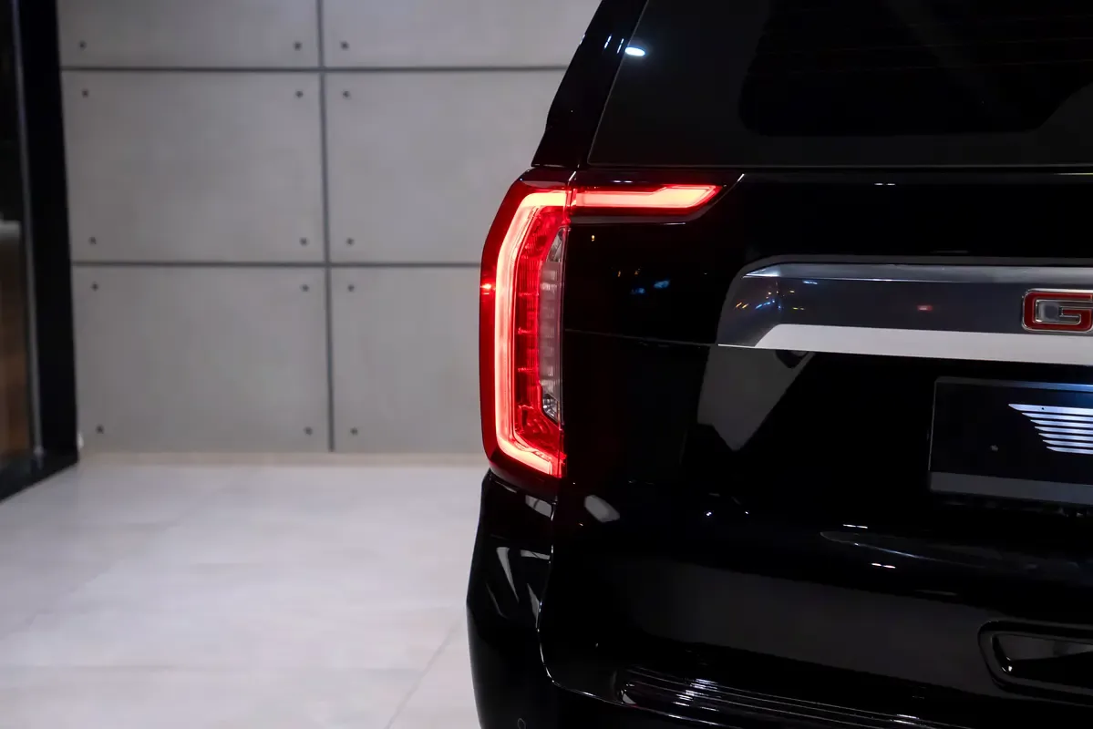 GMC Yukon 6.2 AT AWD (426 حصان) - 8