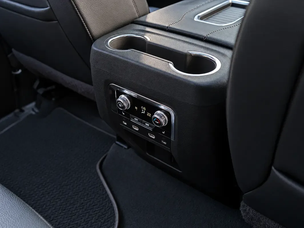 GMC Yukon 6.2 AT AWD (426 hp) - 18