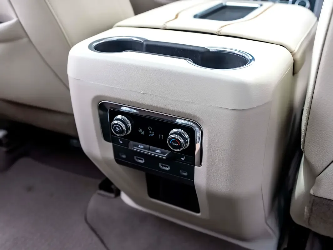 GMC Yukon 6.2 AT AWD (426 حصان) - 18