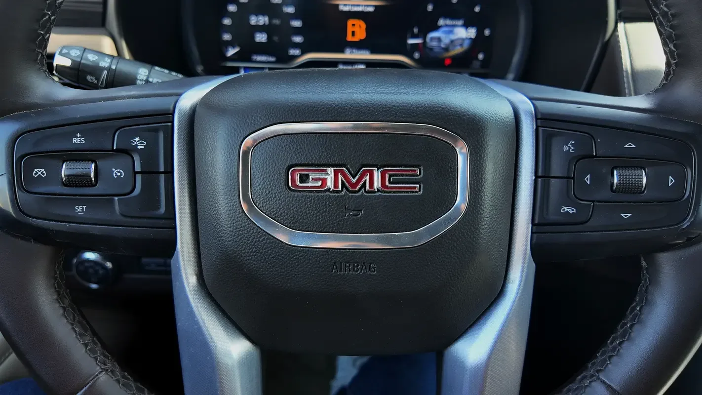 GMC Yukon 6.2 AT AWD (426 hp) - 9