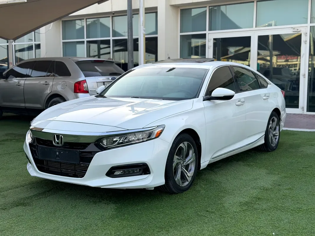Honda Accord 1.5 CVT (192 hp)