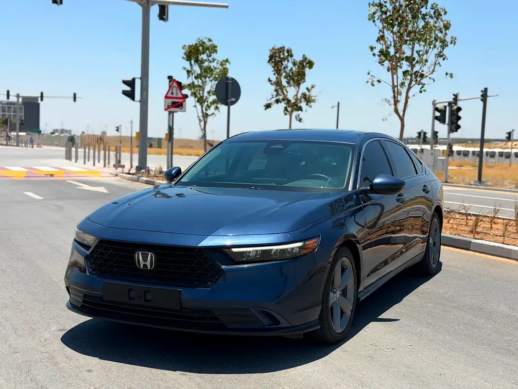 Honda Accord 1.5 CVT (195 hp)