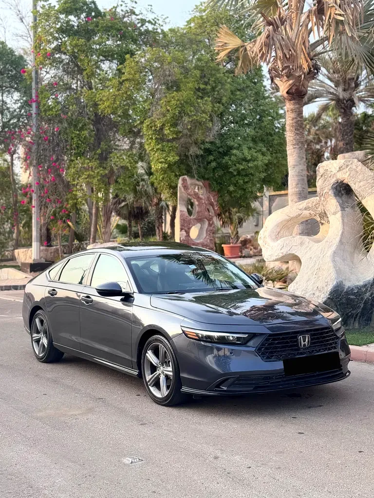 Honda Accord 1.5 CVT (195 hp)