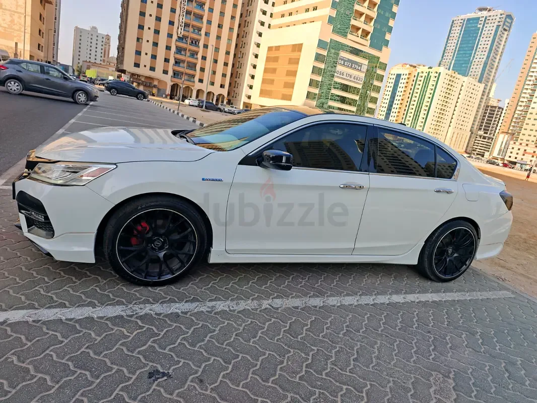 Honda Accord 2.0 CVT (212 hp)