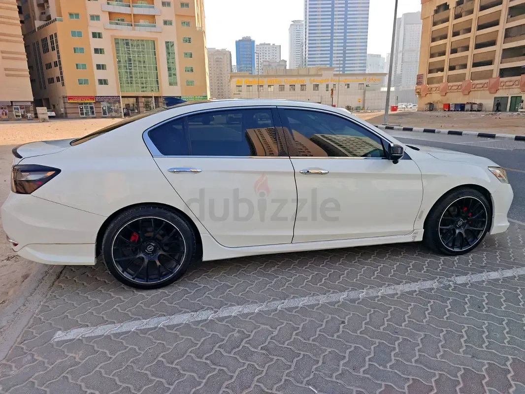 Honda Accord 2.0 CVT (212 حصان) - 2