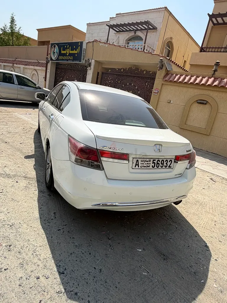 Honda Accord 2.4 AT (180 hp)