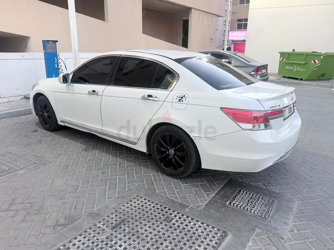 Honda Accord 2.4 AT (180 hp)