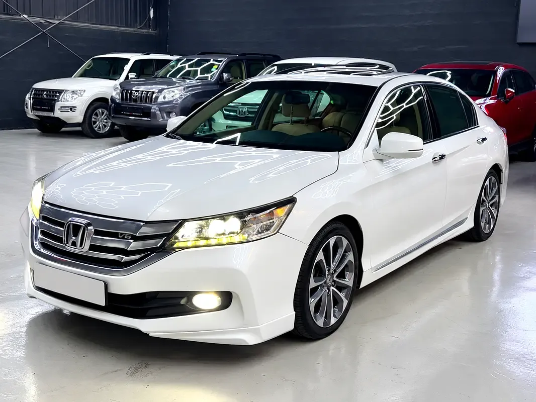 Honda Accord 3.5 AT (281 حصان) - 3