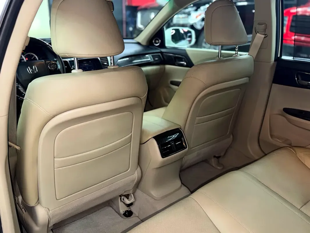 Honda Accord 3.5 AT (281 حصان) - 11