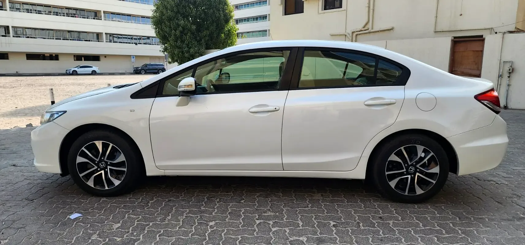 Honda Civic 1.8 AT (142 حصان) - 12