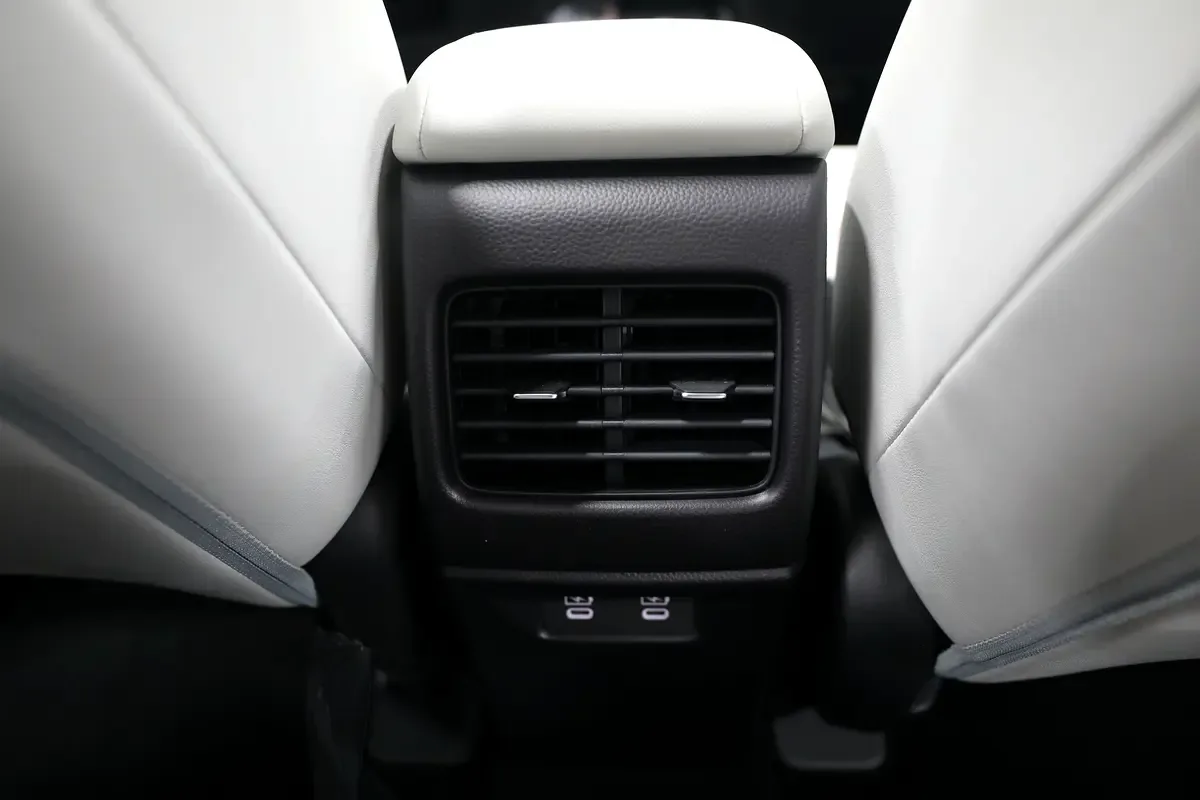 Honda e:NS2 AT (204 حصان) - 17