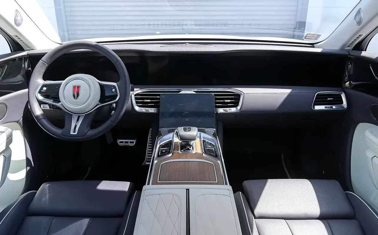 Hongqi E-HS9 AT 4WD (435 hp) - 10