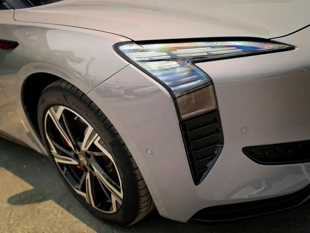 Hongqi EH7 AT (344 hp) - 15