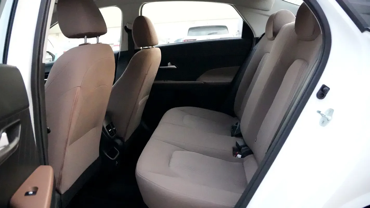 Hyundai Accent 1.5 AMT (160 حصان) - 10