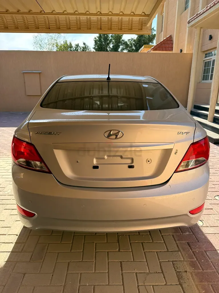 Hyundai Accent 1.6 AT (138 حصان) - 2