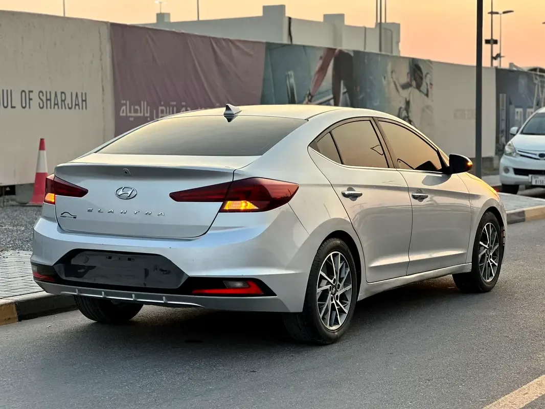 Hyundai Elantra 1.6 AMT (200 hp) - 6