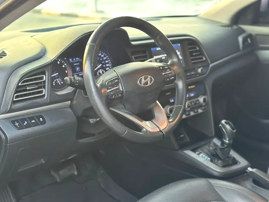 Hyundai Elantra 1.6 AMT (200 hp) - 12