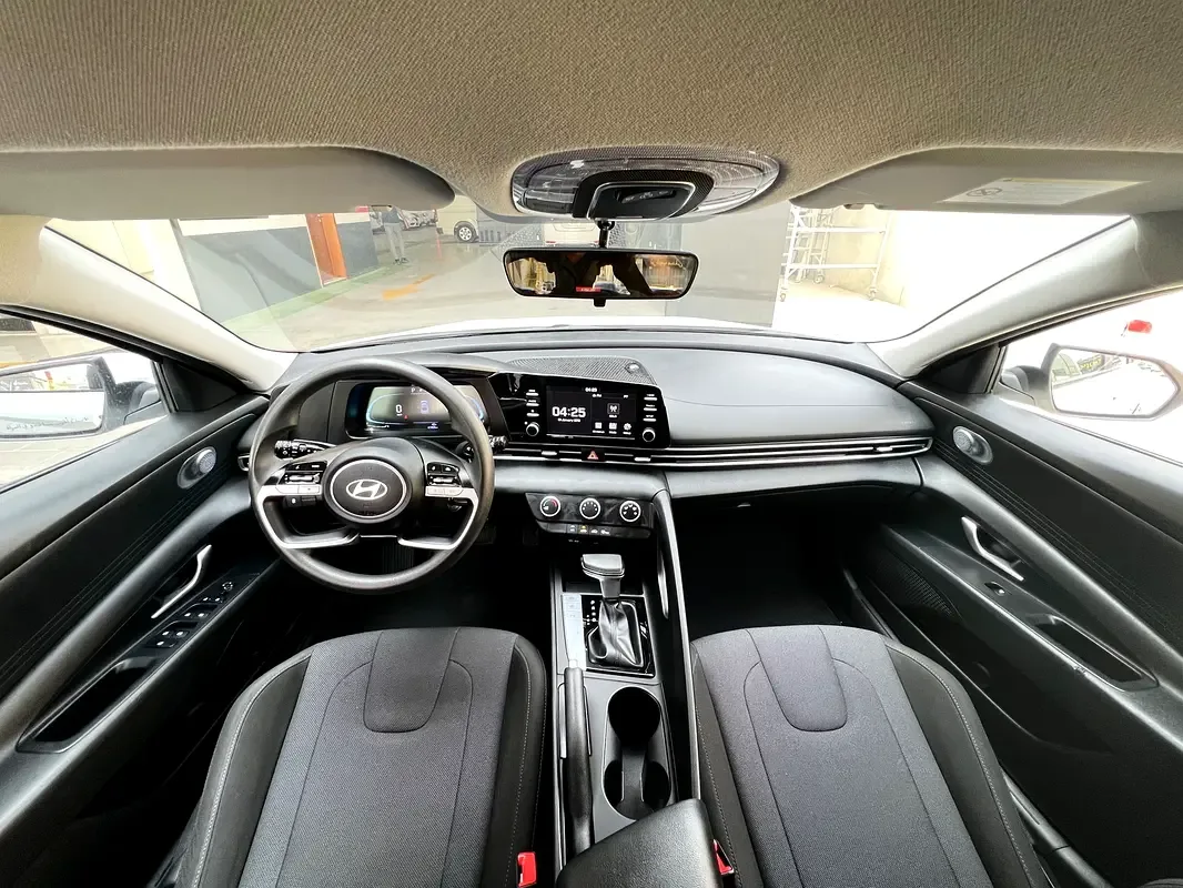 Hyundai Elantra 1.6 AMT (201 hp) - 12