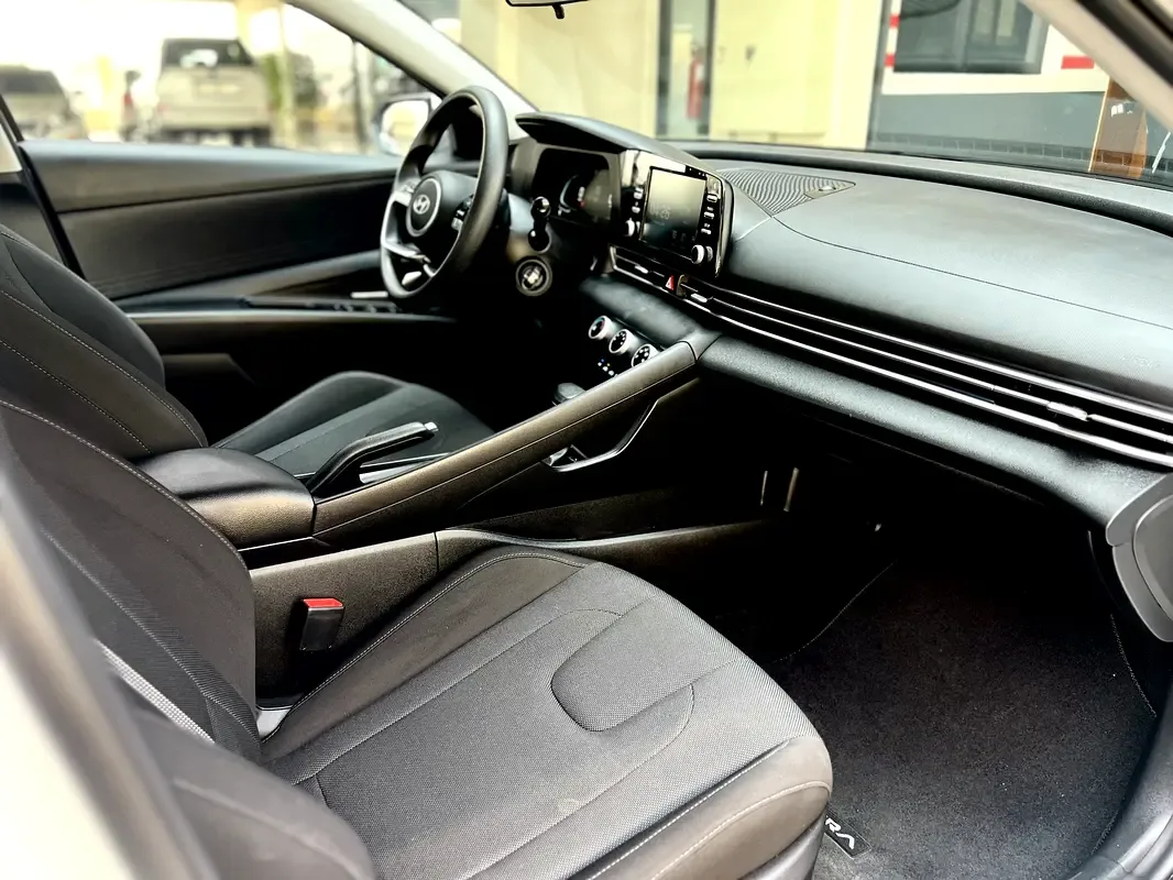 Hyundai Elantra 1.6 AMT (201 hp) - 14