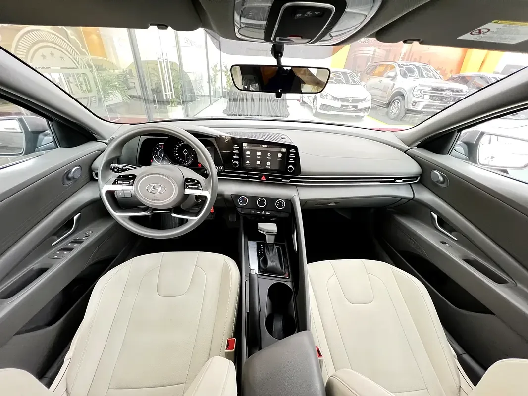 Hyundai Elantra 1.6 AMT (201 hp) - 14