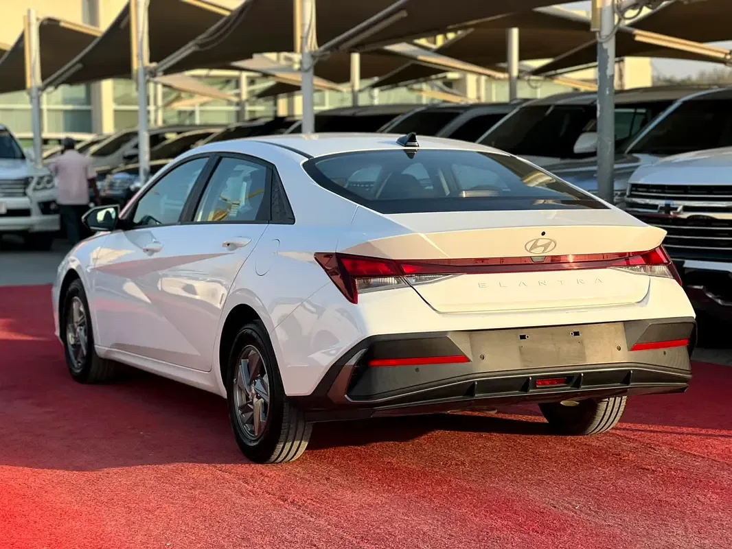 Hyundai Elantra 1.6 AT (127 حصان) - 4